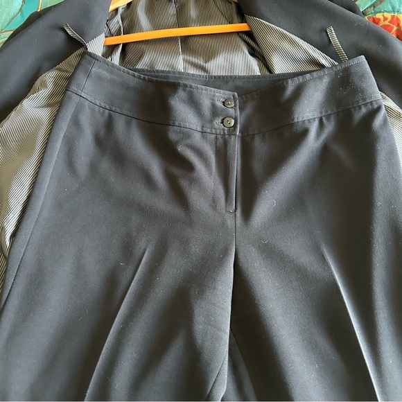 Black Suit Set with jacket and pants.   Great work or casual style!! - Picture 4 of 16